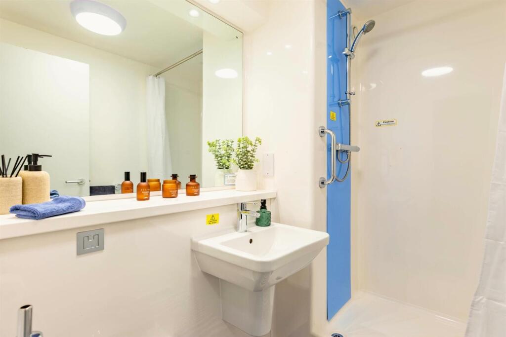 Additional image 25 of Aberdeen | Student | September | AB11