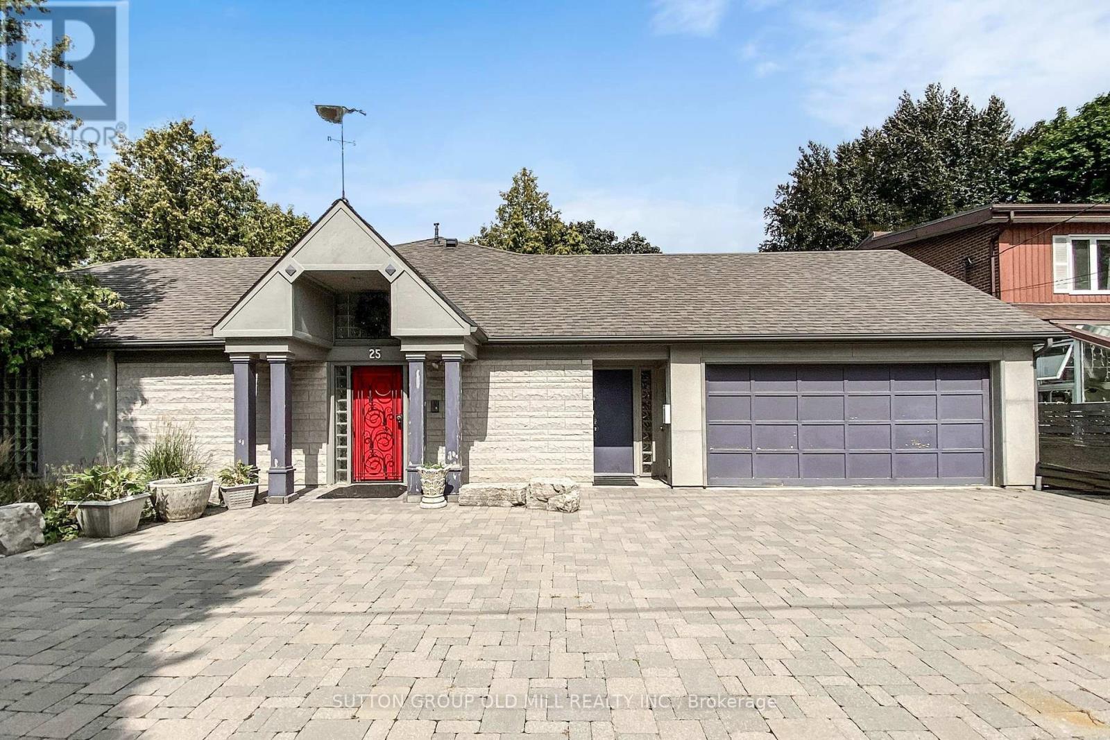 25 MONTGOMERY ROAD|Toronto (Kingsway South), Ontario M8X1Z6