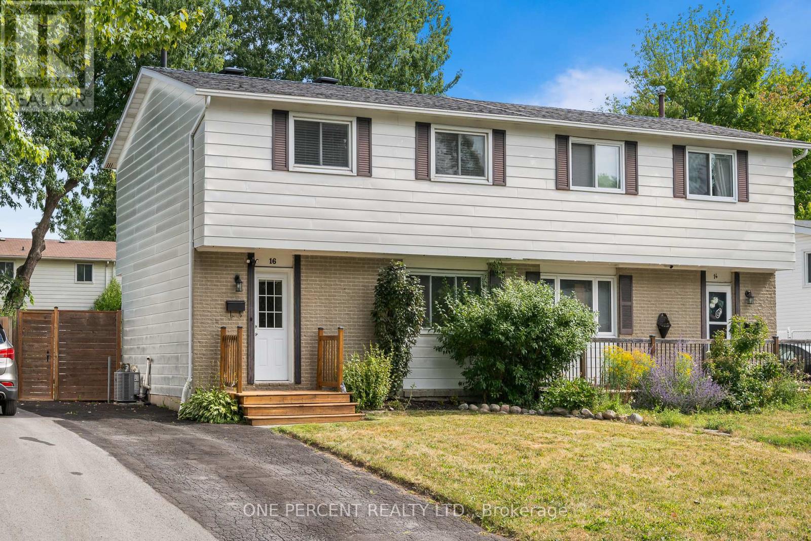 16 SHOULDICE CRESCENT|Ottawa, Ontario K2L1M9