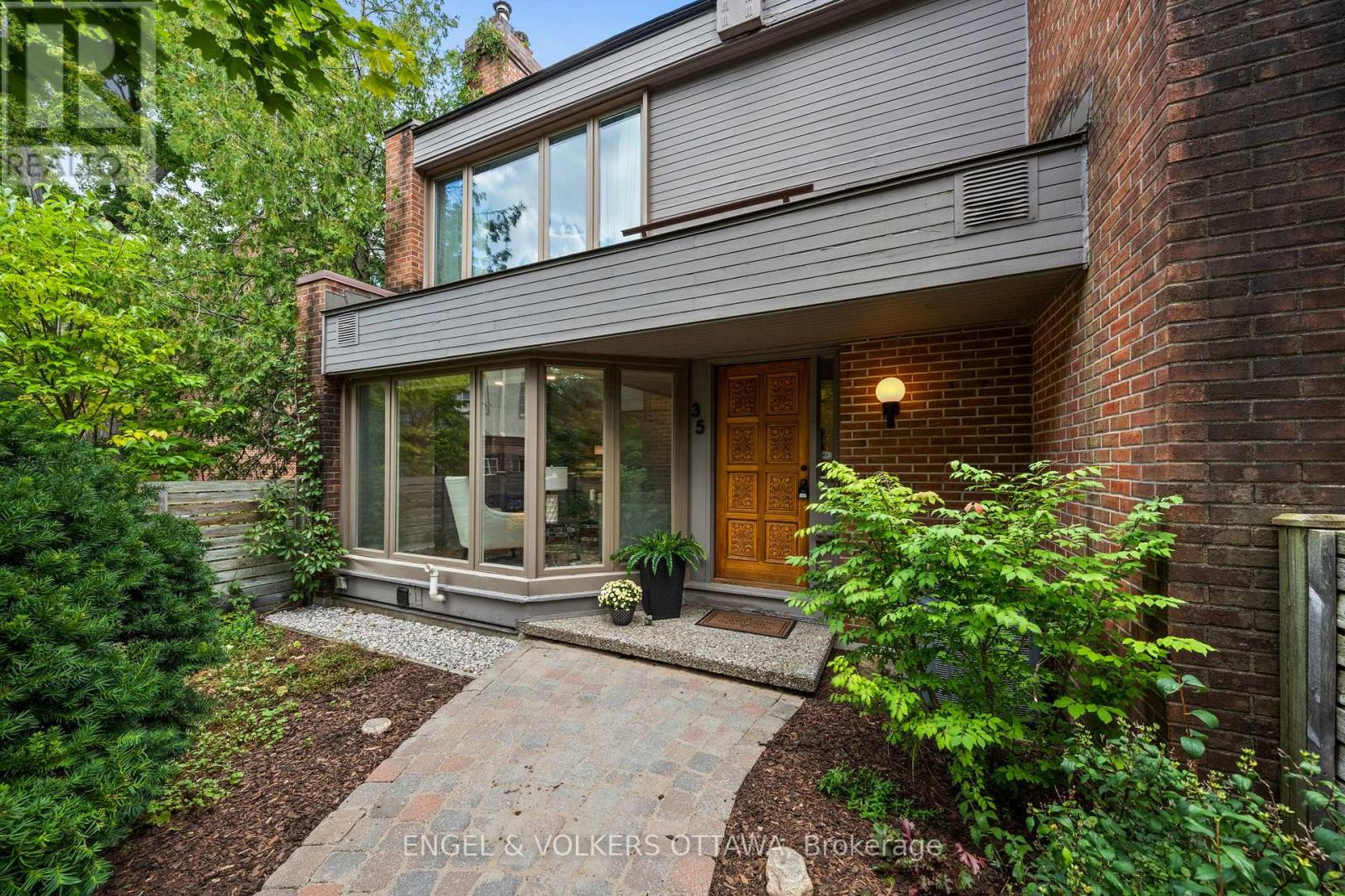 35 - 35 BELVEDERE CRESCENT|Ottawa, Ontario K1M0E5