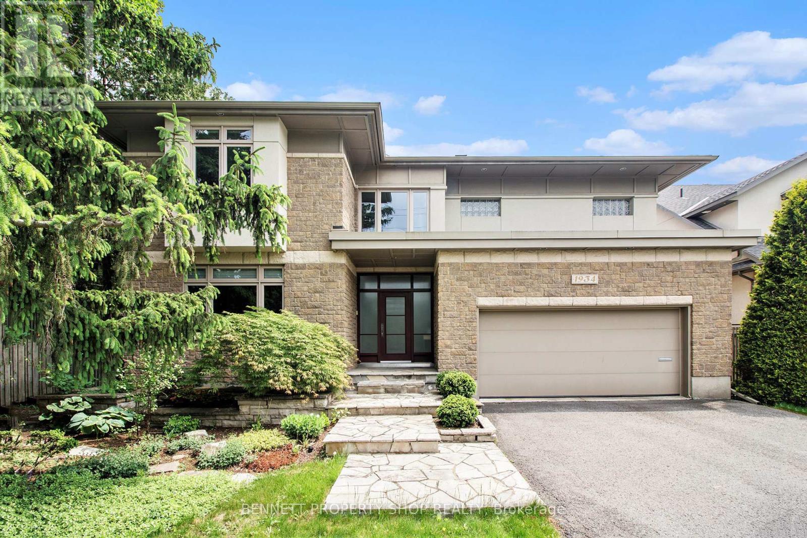 1934 LENESTER AVENUE|Ottawa, Ontario K2A1J9