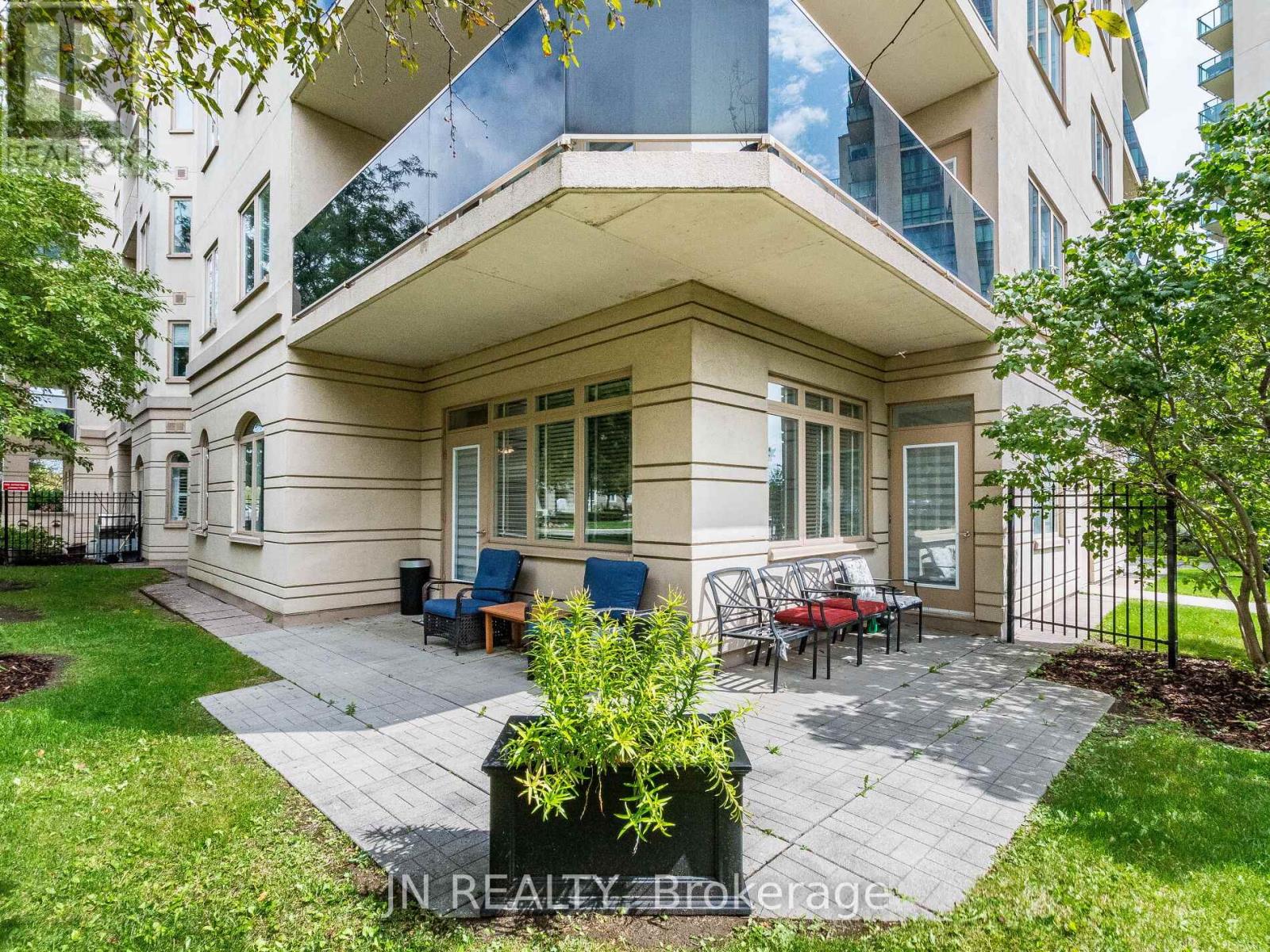 Property image for 109 - 10 DAYSPRING CIRCLE|Brampton (Goreway Drive Corridor), Ontario L6P1B9