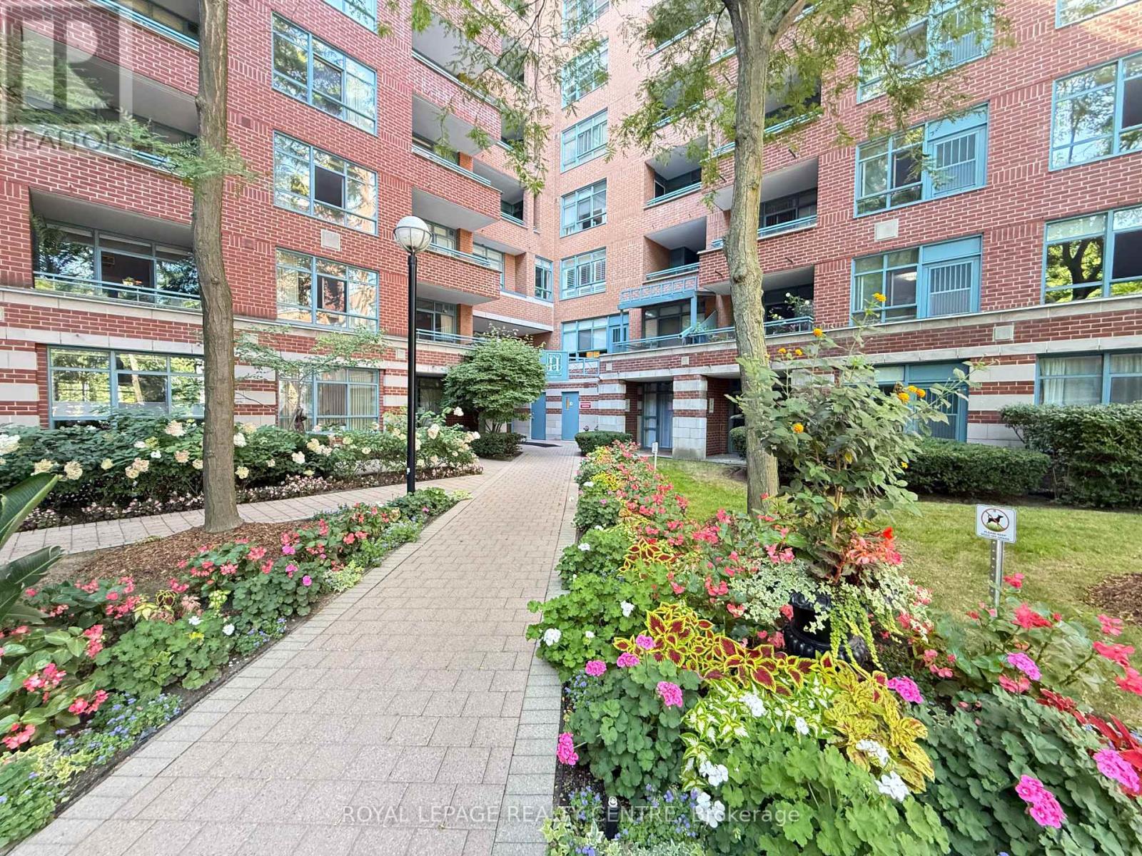 Property image for 628 - 1091 KINGSTON ROAD|Toronto (Birchcliffe-Cliffside), Ontario M1N4E5