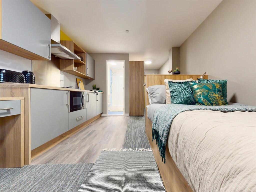 Additional image 28 of Aberdeen | Student | September | AB11