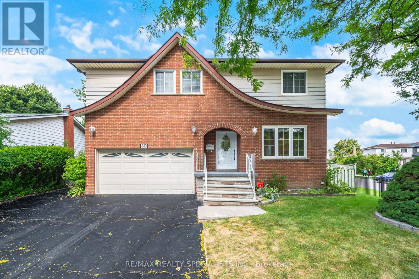 30 LINKDALE ROAD|Brampton (Brampton North), Ontario L6V2Y5