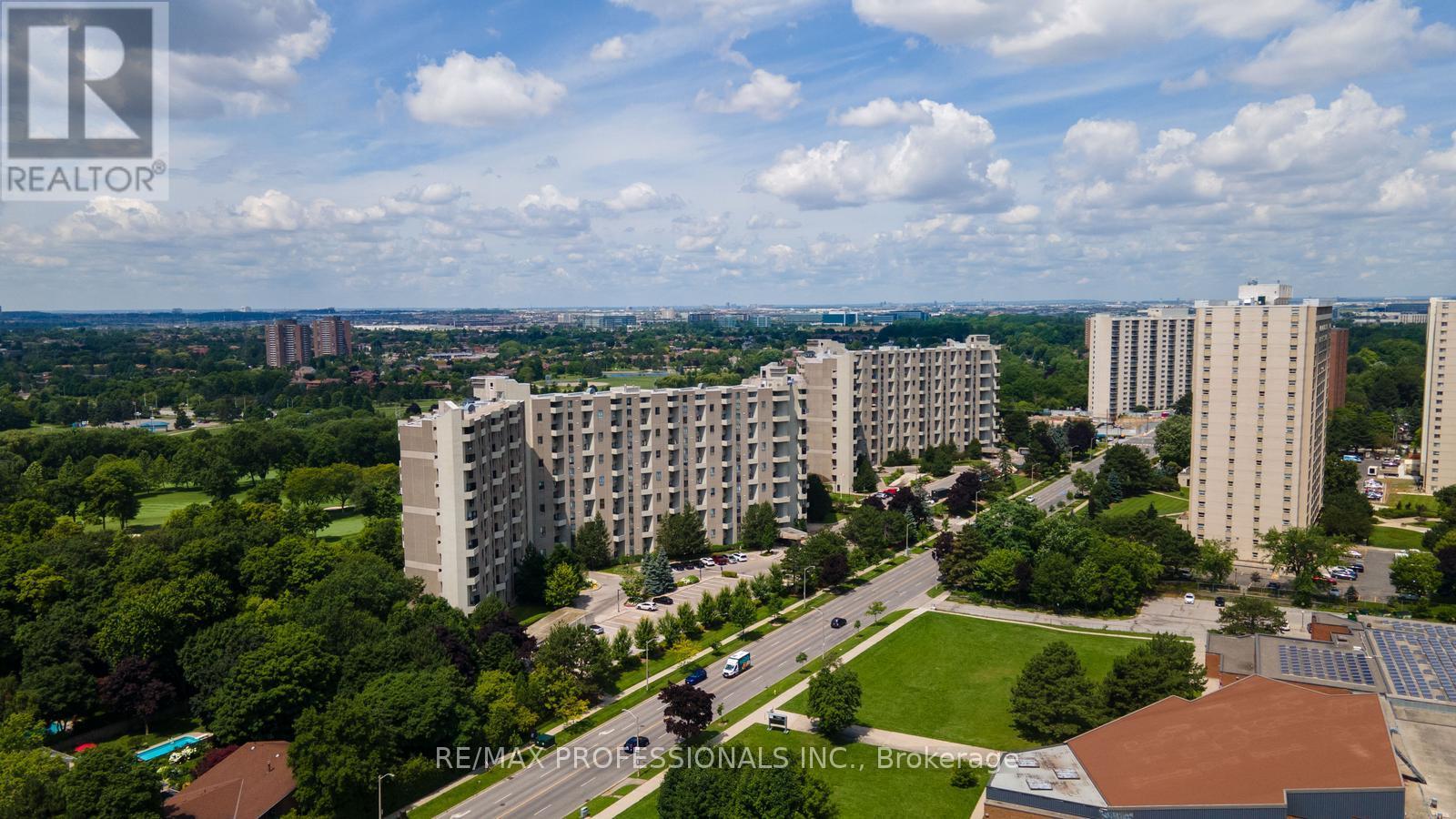 Property image for E5 - 296 MILL ROAD|Toronto (Markland Wood), Ontario M9C4X8