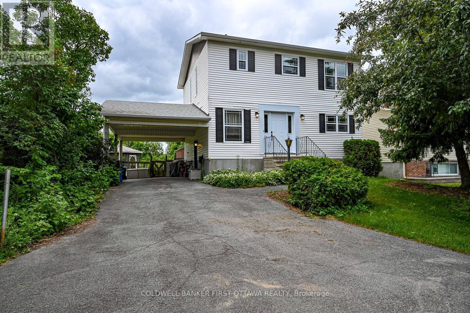 Property image for 22 POOLE CREEK CRESCENT|Ottawa, Ontario K2S1G4