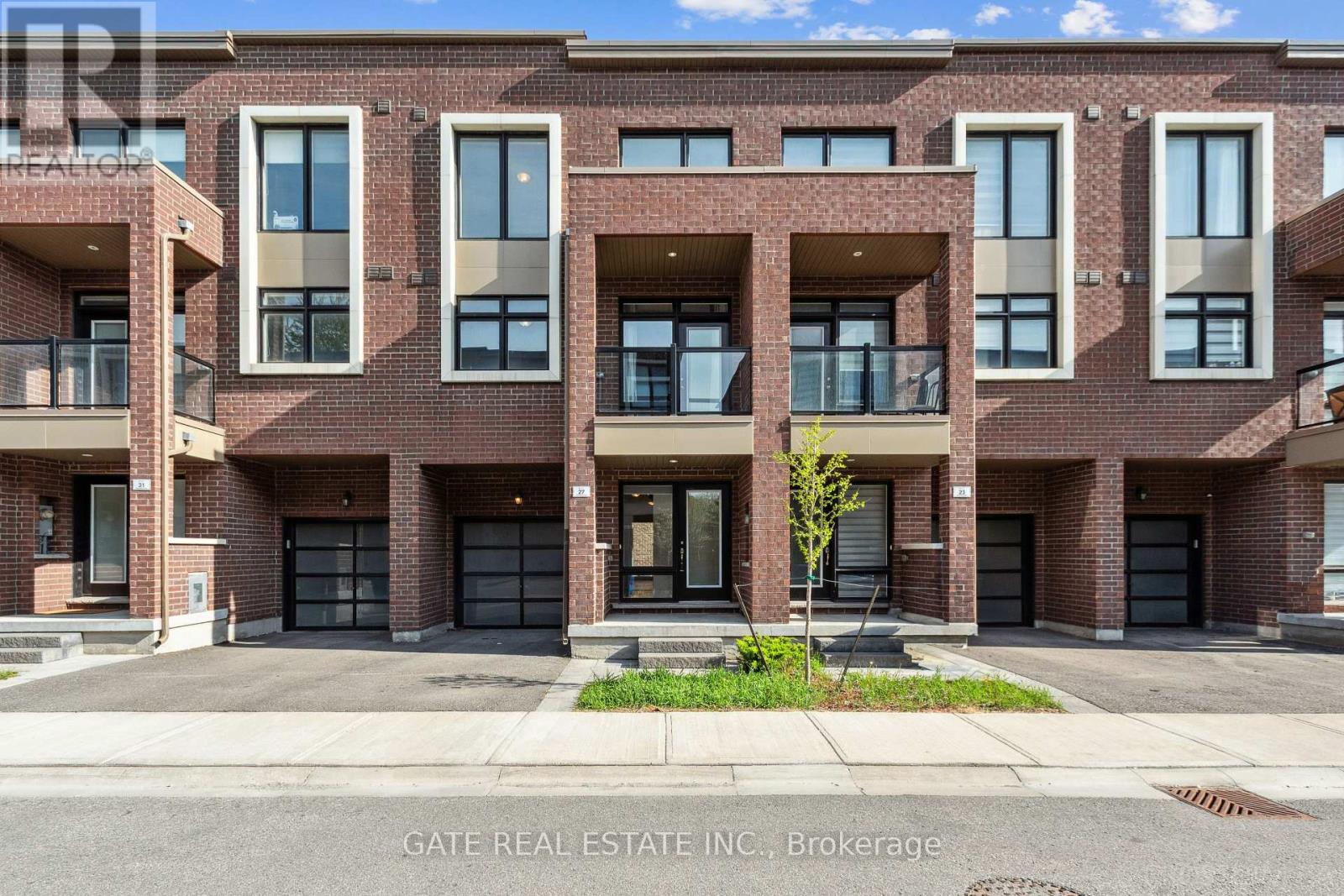 Property image for 27 MONEYPENNY PLACE|Vaughan (Beverley Glen), Ontario L4J0K9