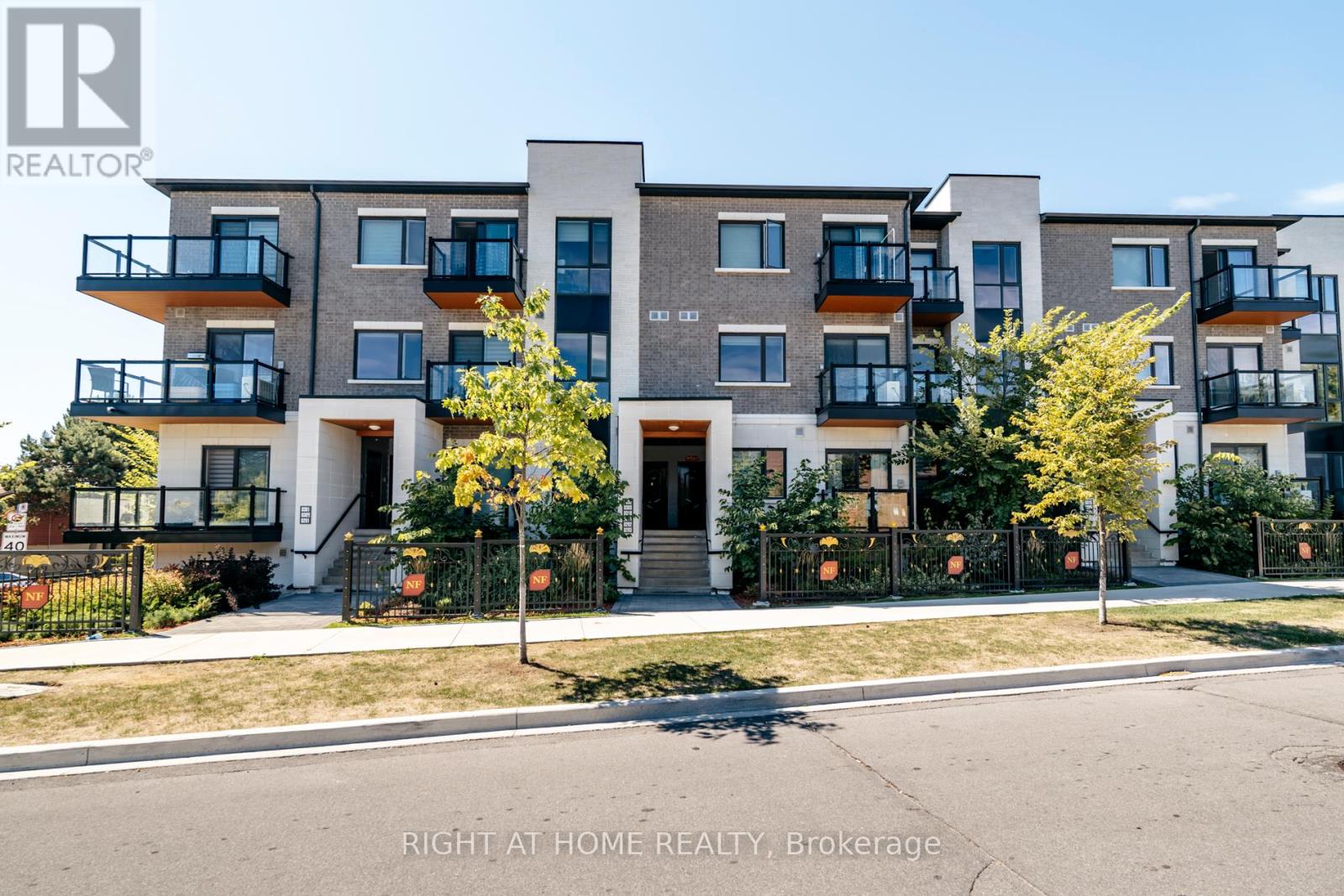 Property image for D302 - 200 CHESTER LE BOULEVARD|Toronto (L'Amoreaux), Ontario M1W0A9