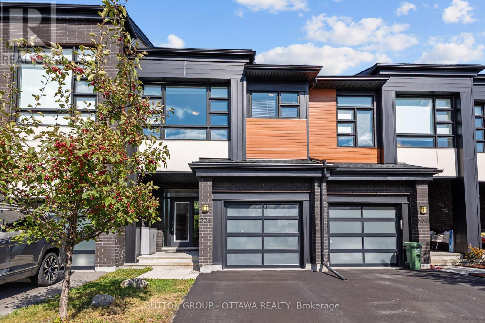 536 ROWERS WAY|Ottawa, Ontario K1X0C6