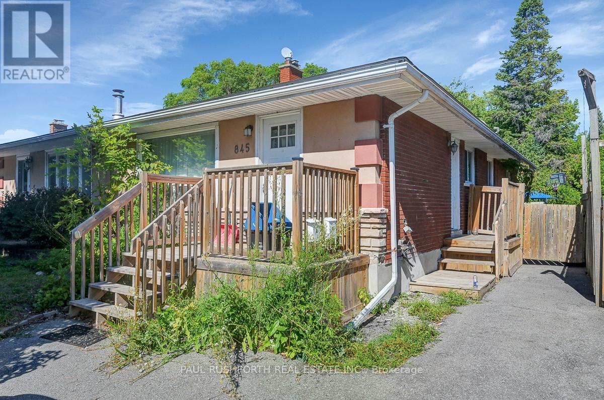845 TROJAN AVENUE|Ottawa, Ontario K1K2P8