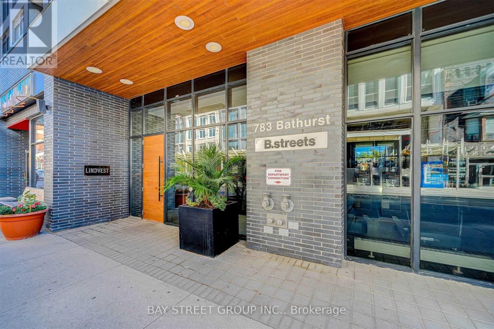 Property image for 812 - 783 BATHURST STREET|Toronto (University), Ontario M5S0A8
