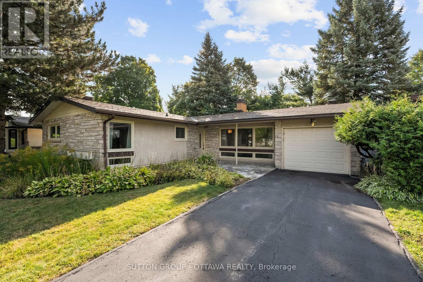 9 CLEADON DRIVE|Ottawa, Ontario K2H5P5