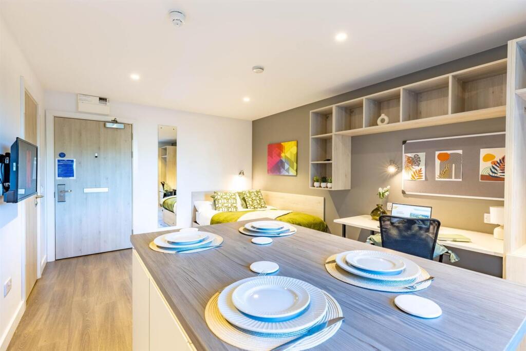 Additional image 22 of Aberdeen | Student | September | AB11