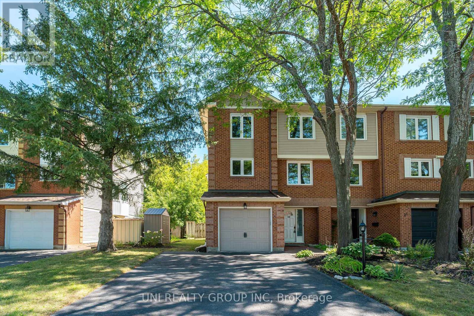 19 ARBORDALE CRESCENT|Ottawa, Ontario K2G5C7