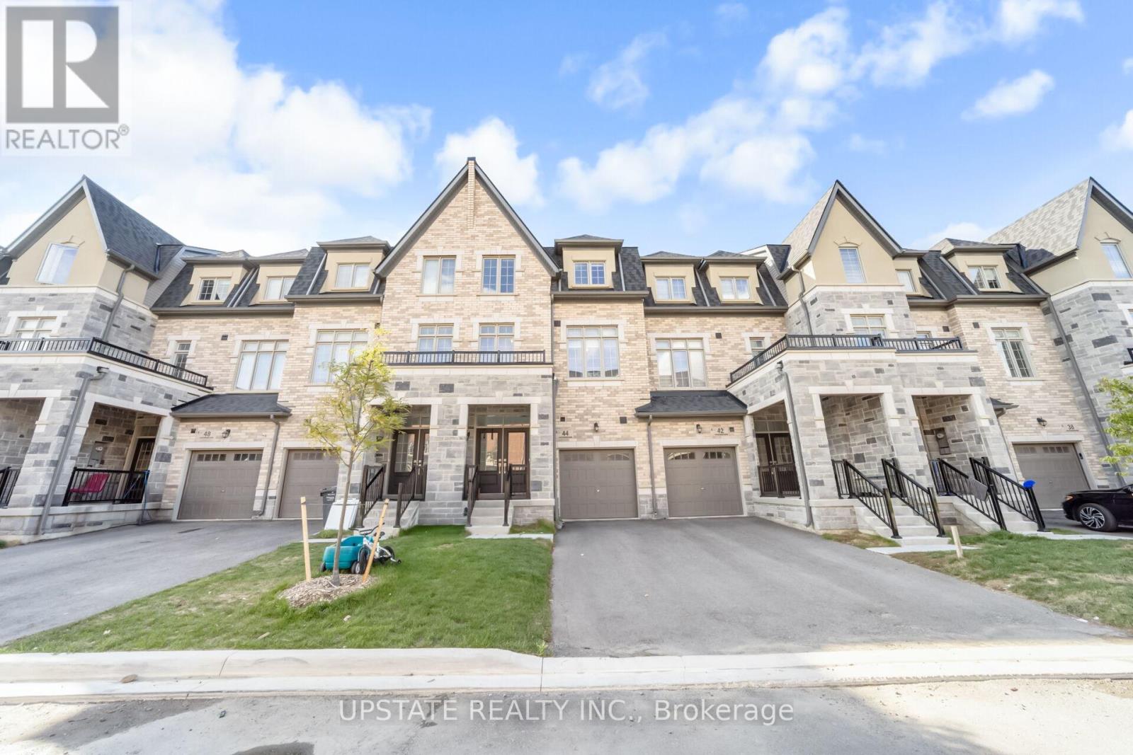 44 FOXSPARROW ROAD|Brampton (Sandringham-Wellington), Ontario L6R4E1