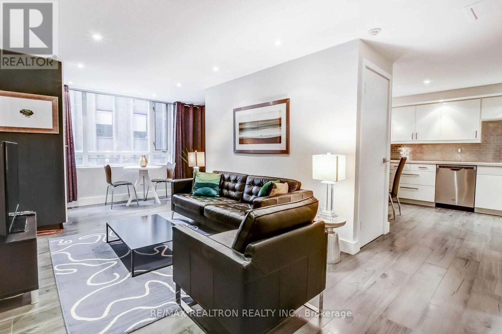 Property image for 301 - 80 CUMBERLAND STREET|Toronto (Annex), Ontario M5R3V1