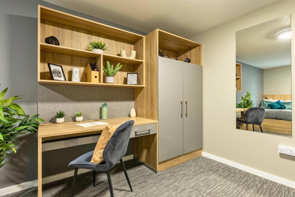 Additional image 6 of Aberdeen | Student | September | AB11