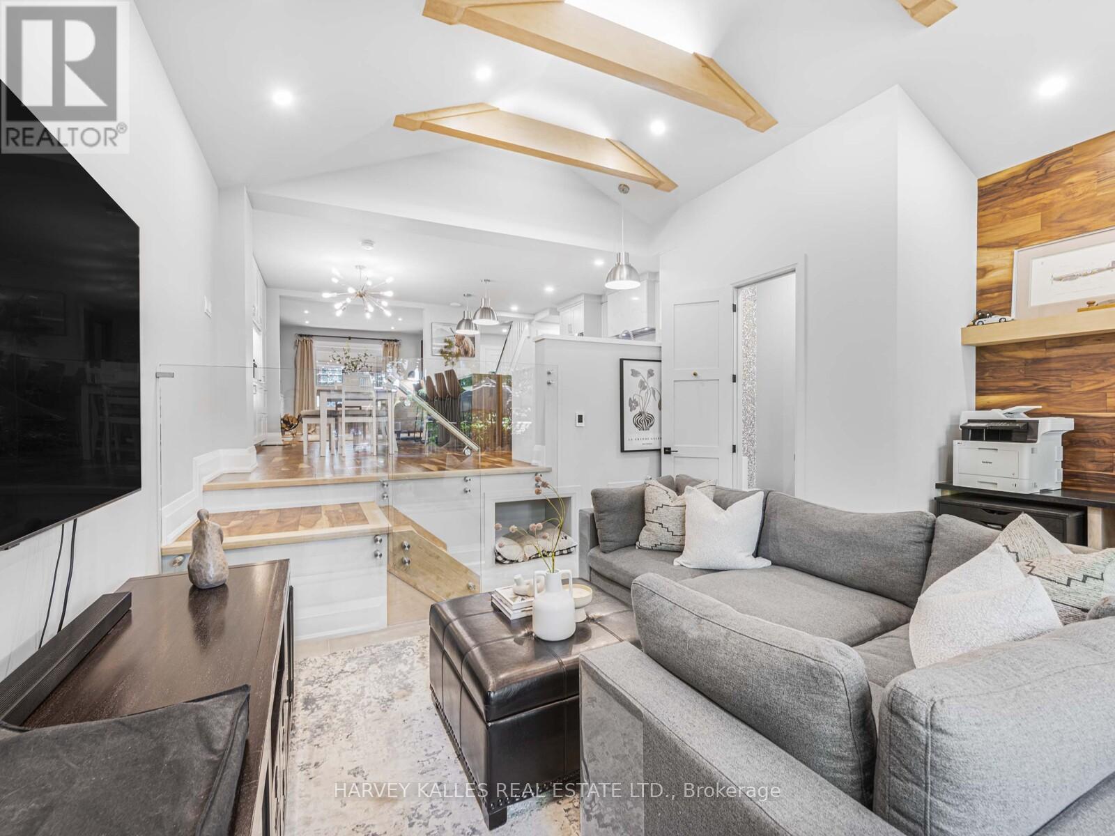 Property image for 116 PINEWOOD AVENUE|Toronto (Humewood-Cedarvale), Ontario M6C2V3