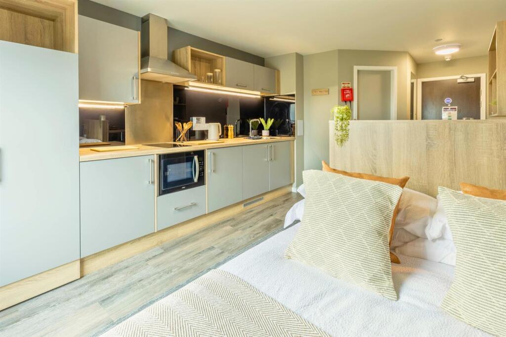 Additional image 4 of Aberdeen | Student | September | AB11