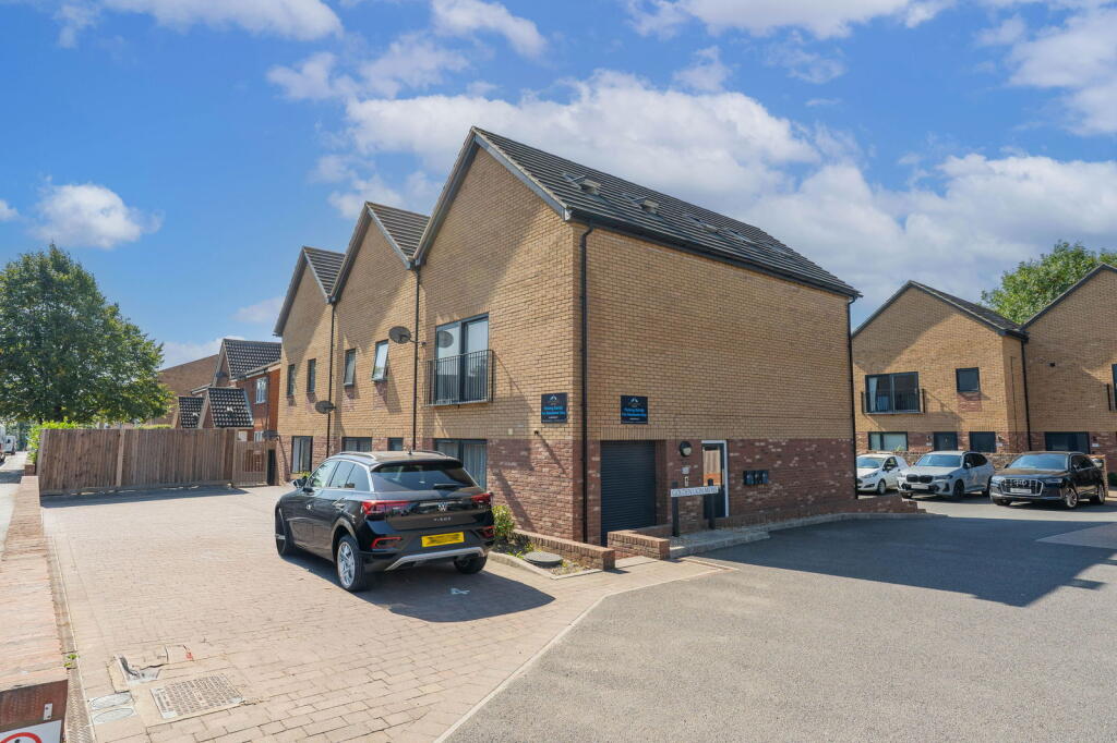 Additional image 18 of Golden Lion Mews High Street, London Colney, St. Albans, AL2 1RG