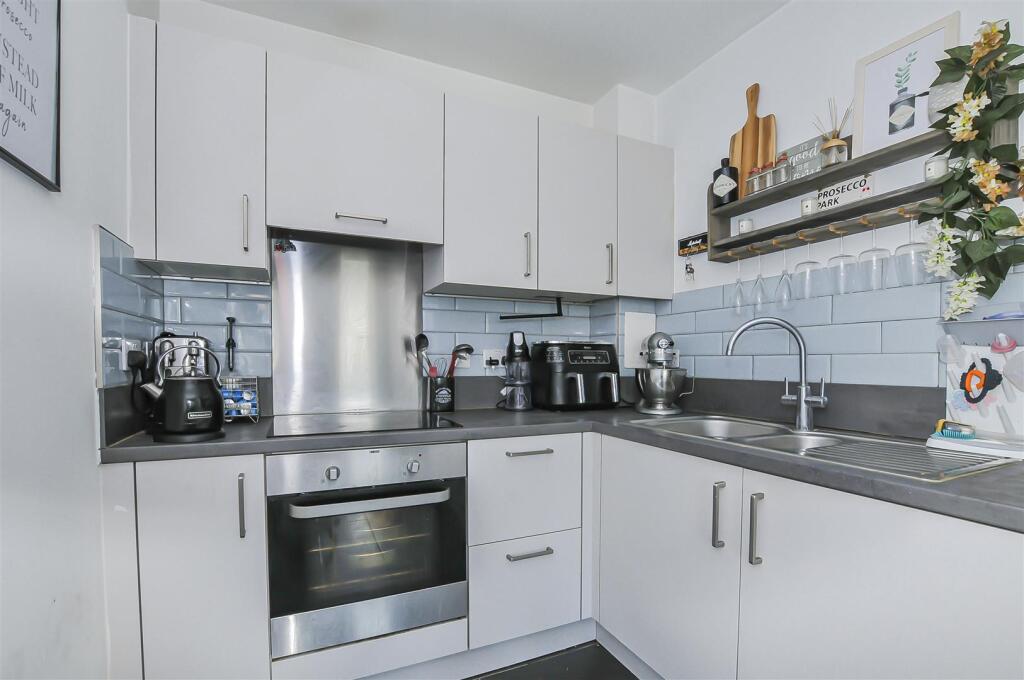 Additional image 4 of Flat 7 Waddington House, Barnes Wallis Way, Bricket Wood, St. Albans