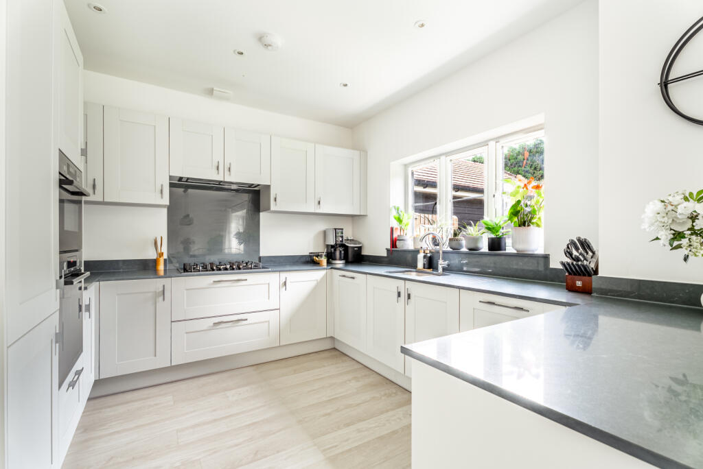 Additional image 6 of Lawrence Close, Smallford, St. Albans, Hertfordshire, AL4