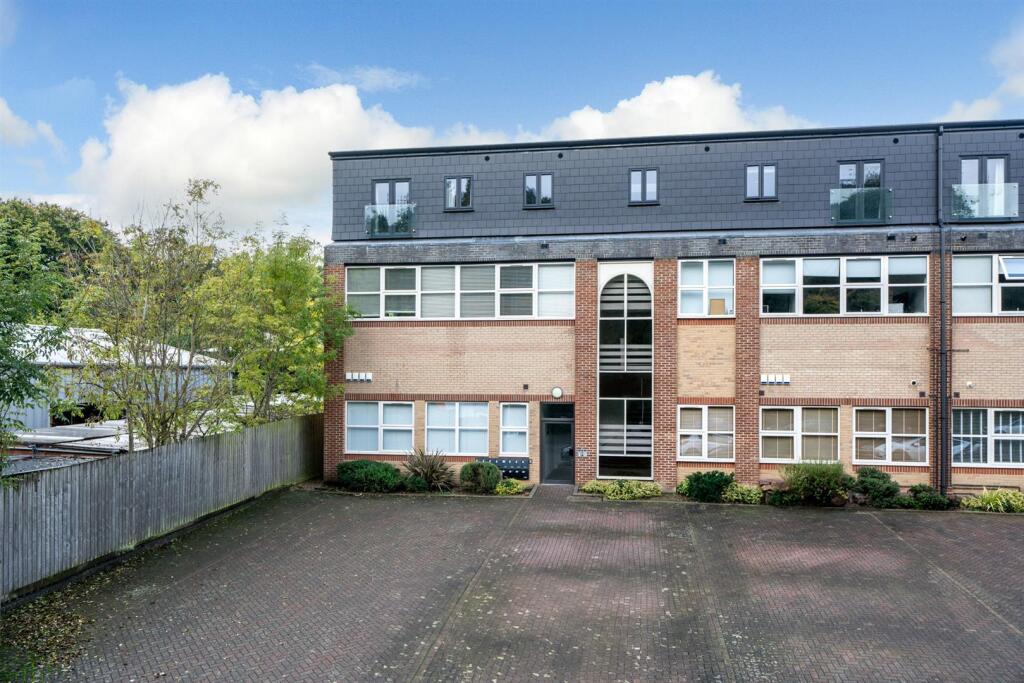 Additional image 18 of Woodland Court, Soothouse Spring, St. Albans