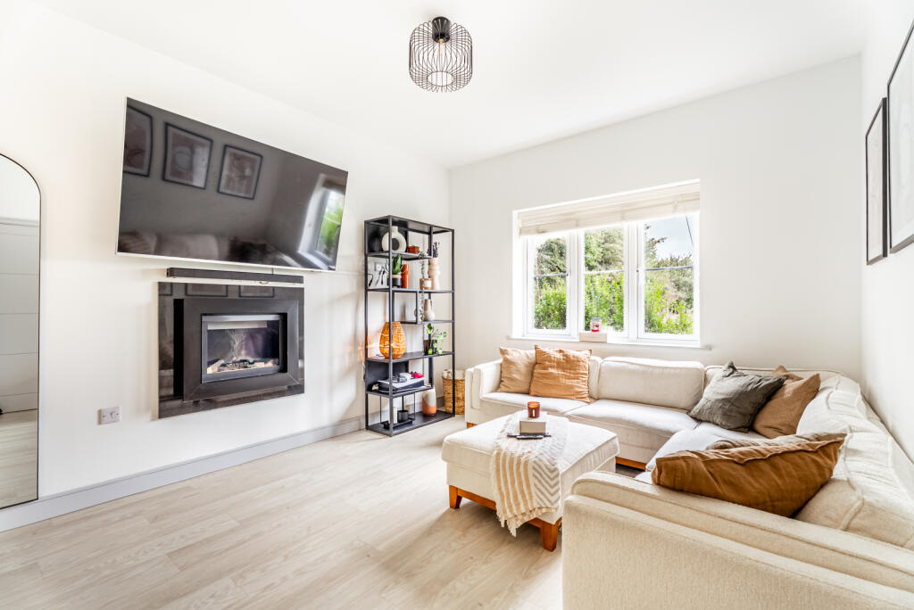 Additional image 11 of Lawrence Close, Smallford, St. Albans, Hertfordshire, AL4