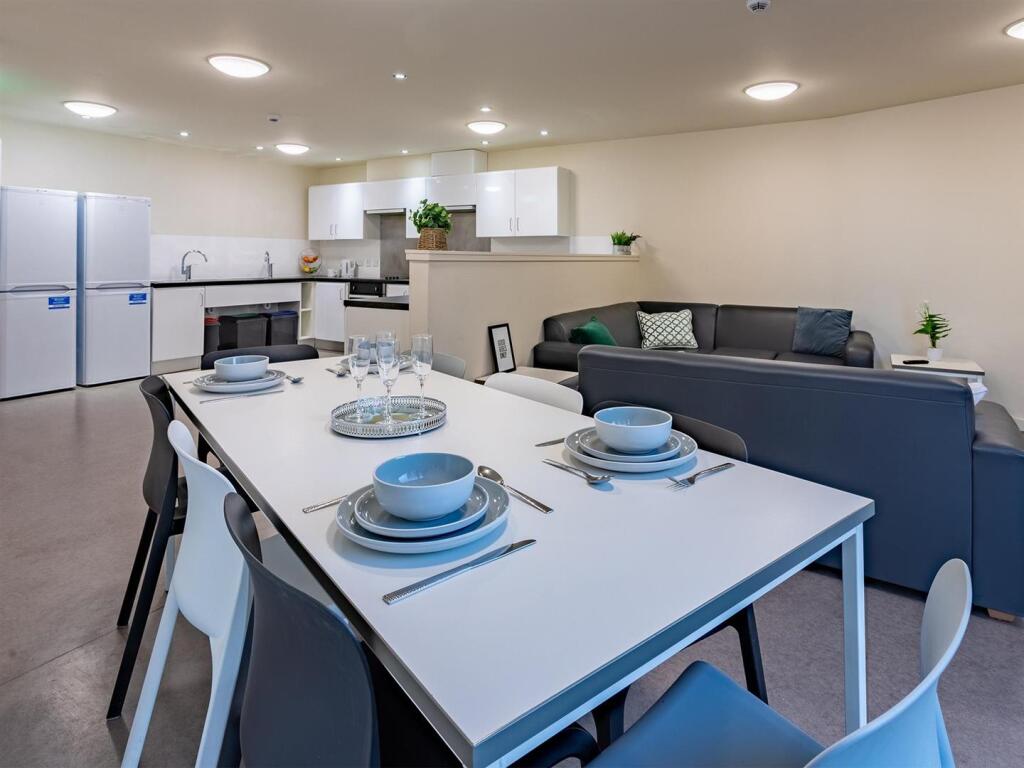 Additional image 9 of Aberdeen | Student | September | AB25