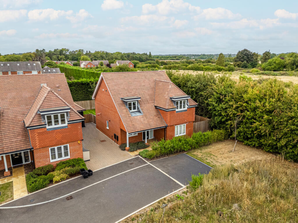 Additional image 23 of Lawrence Close, Smallford, St. Albans, Hertfordshire, AL4