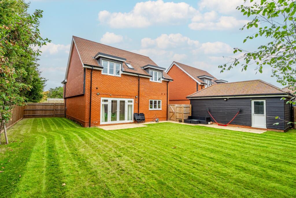 Additional image 4 of Lawrence Close, Smallford, St. Albans, Hertfordshire, AL4