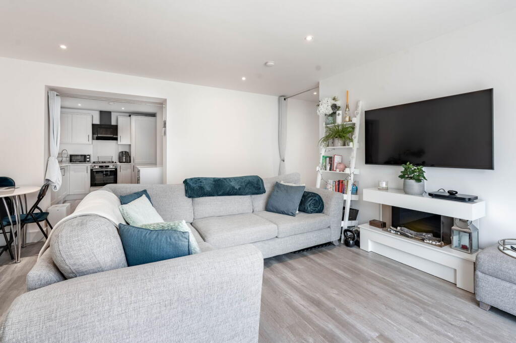 Additional image 20 of Golden Lion Mews High Street, London Colney, St. Albans, AL2 1RG