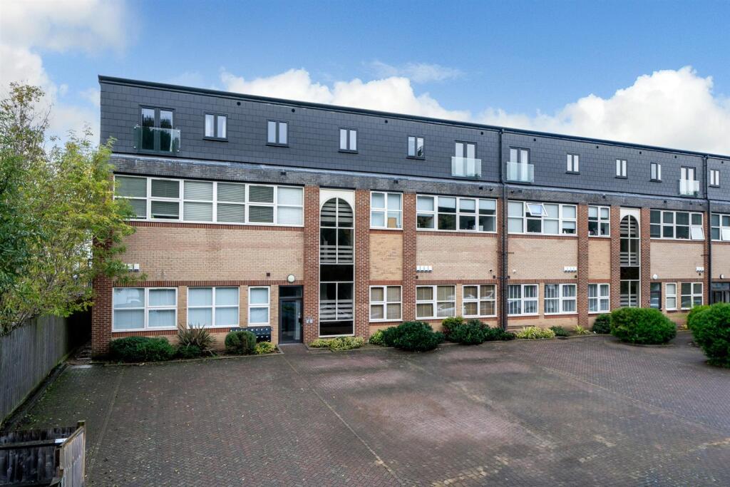 Additional image 4 of Woodland Court, Soothouse Spring, St. Albans