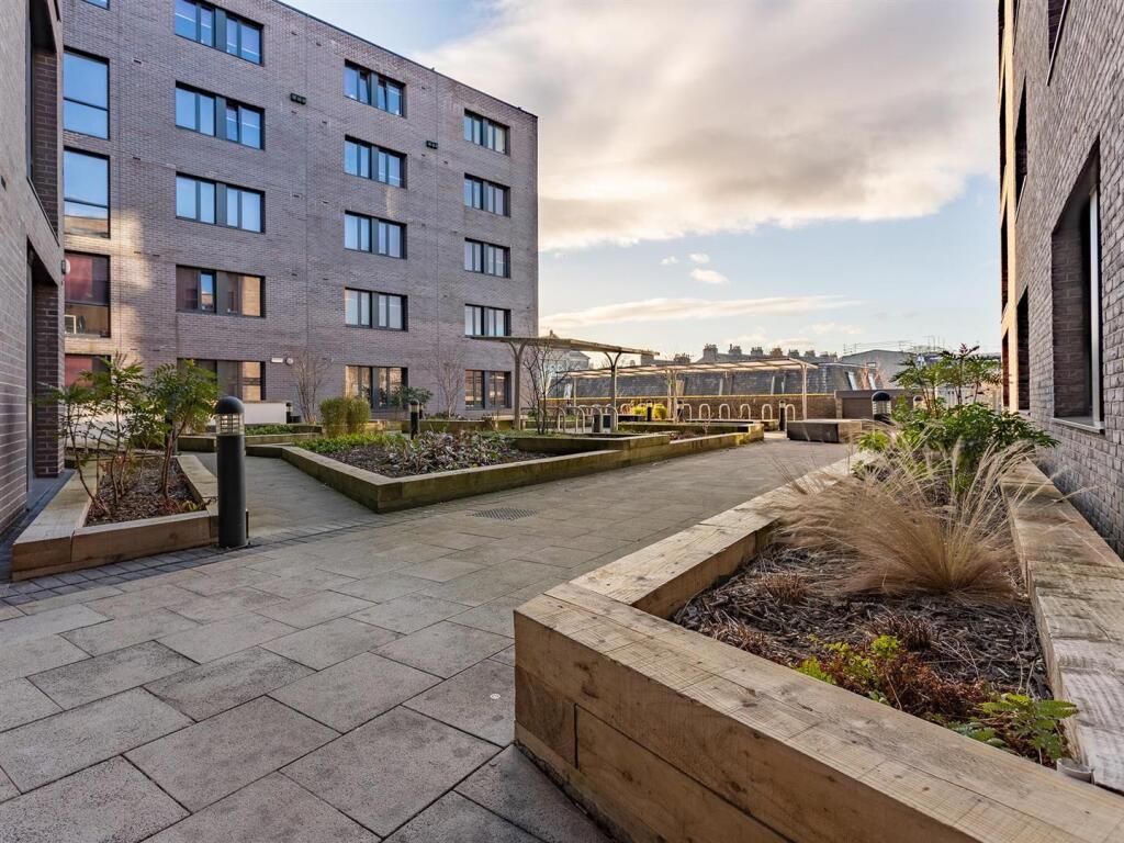 Additional image 12 of Aberdeen | Student | September | AB25