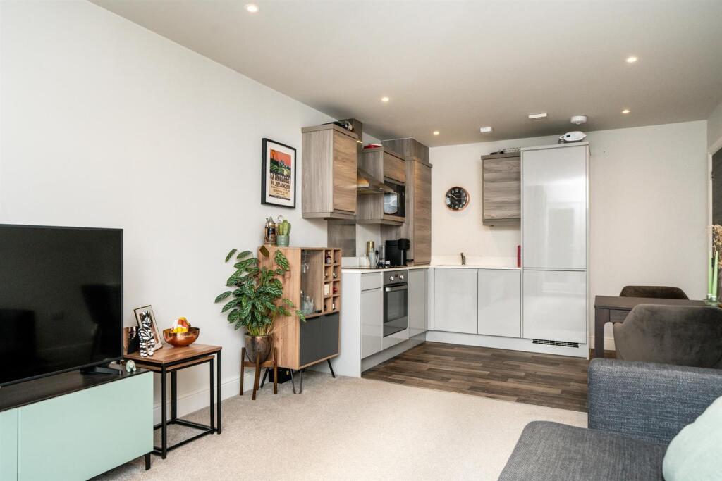 Additional image 10 of Woodland Court, Soothouse Spring, St. Albans