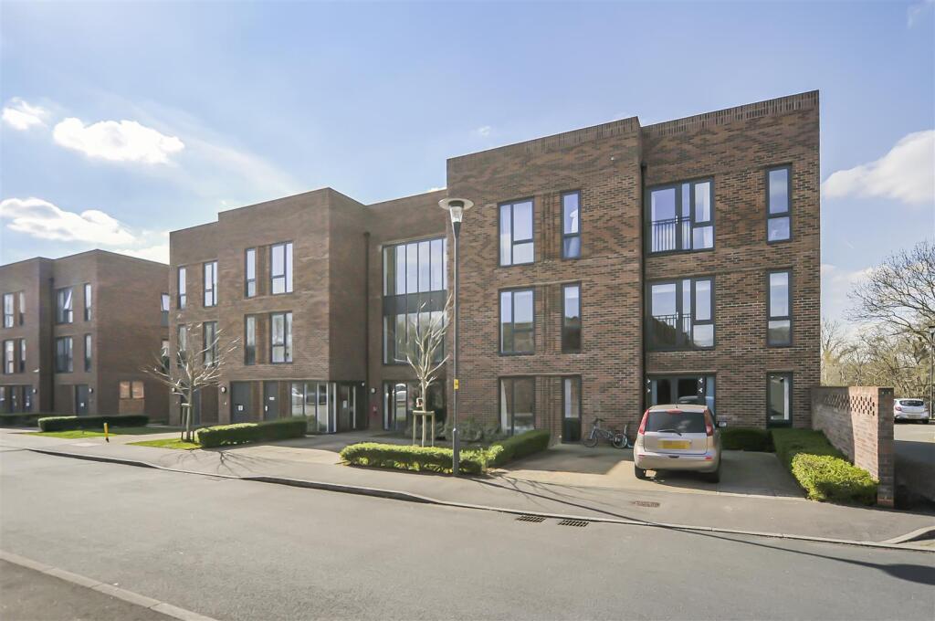 Flat 7 Waddington House, Barnes Wallis Way, Bricket Wood, St. Albans
