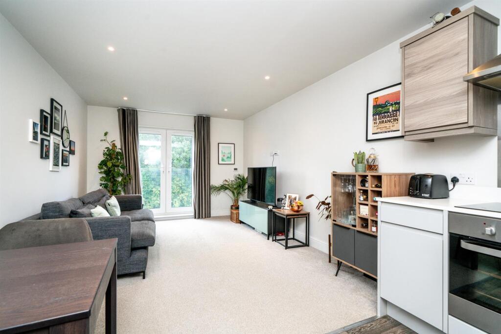 Additional image 6 of Woodland Court, Soothouse Spring, St. Albans