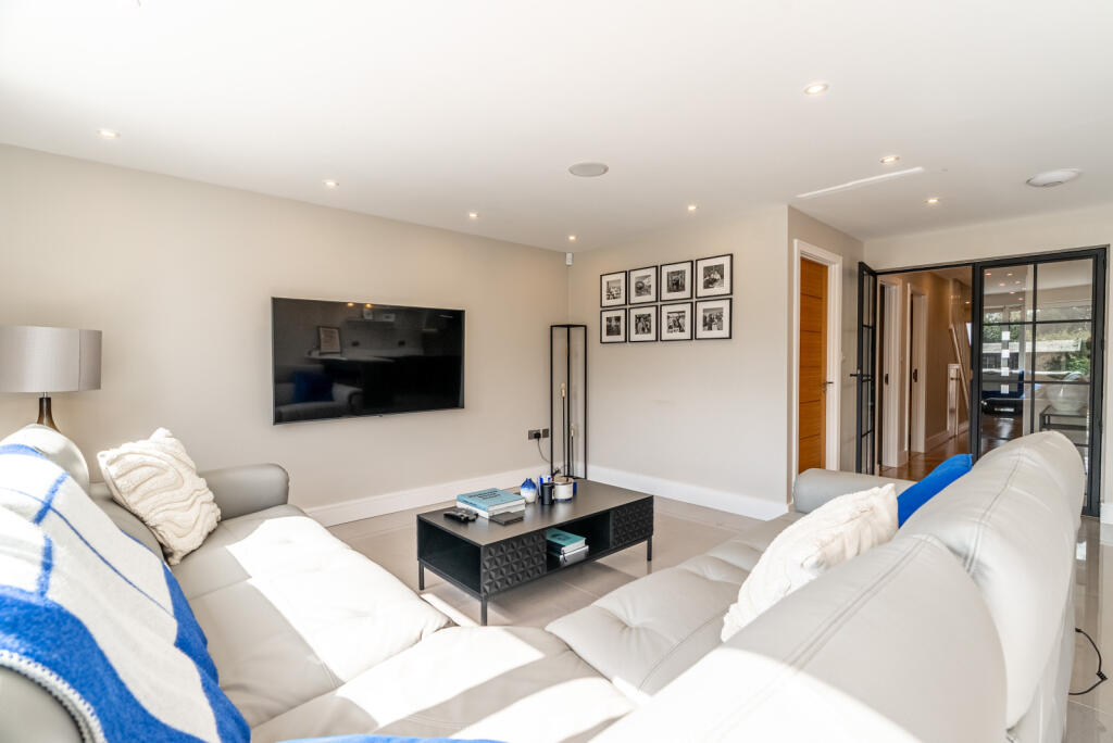 Additional image 4 of Hammers Gate, St. Albans, Hertfordshire, AL2