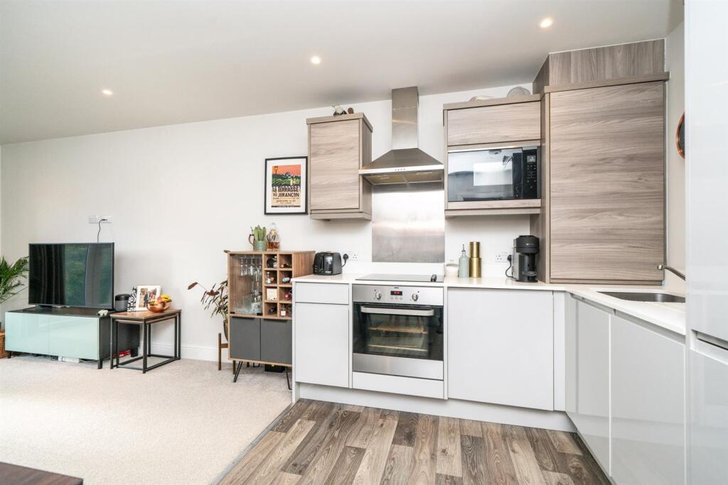 Additional image 9 of Woodland Court, Soothouse Spring, St. Albans