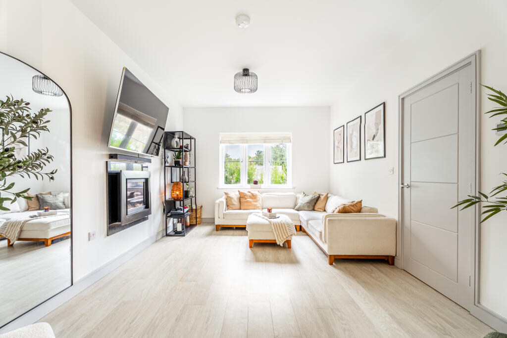 Additional image 10 of Lawrence Close, Smallford, St. Albans, Hertfordshire, AL4