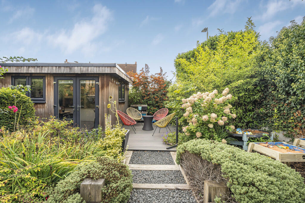 Additional image 16 of Richardson Close, London Colney, AL2 1QW