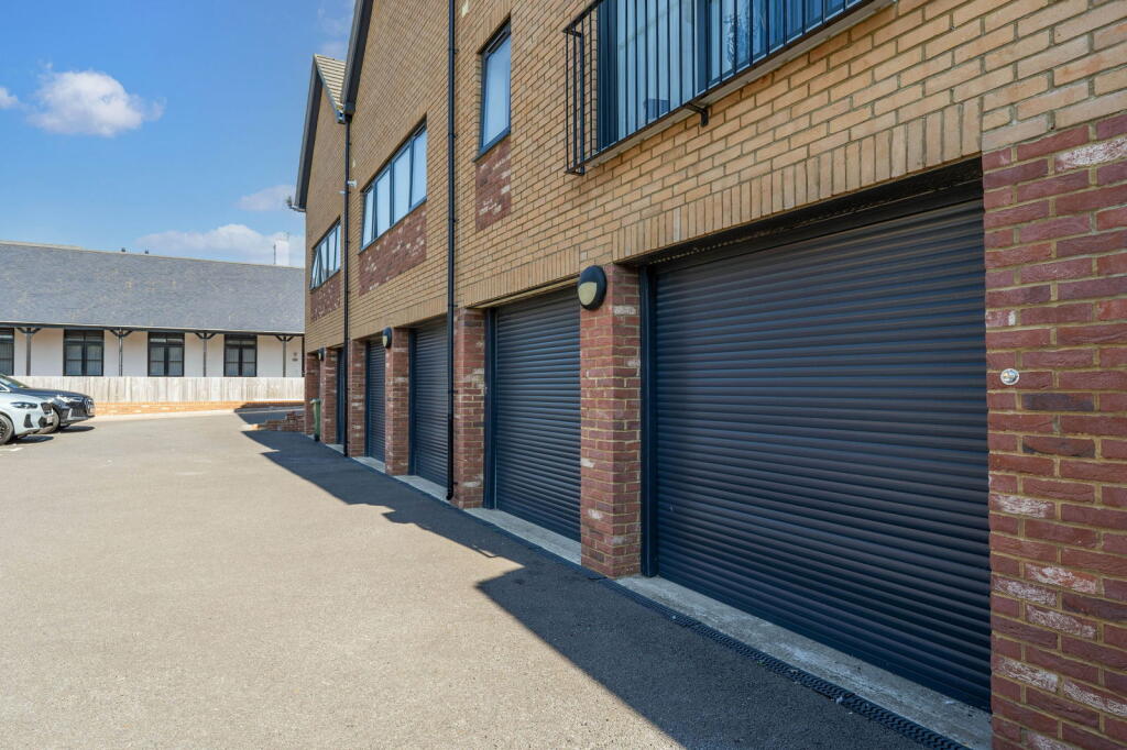 Additional image 17 of Golden Lion Mews High Street, London Colney, St. Albans, AL2 1RG