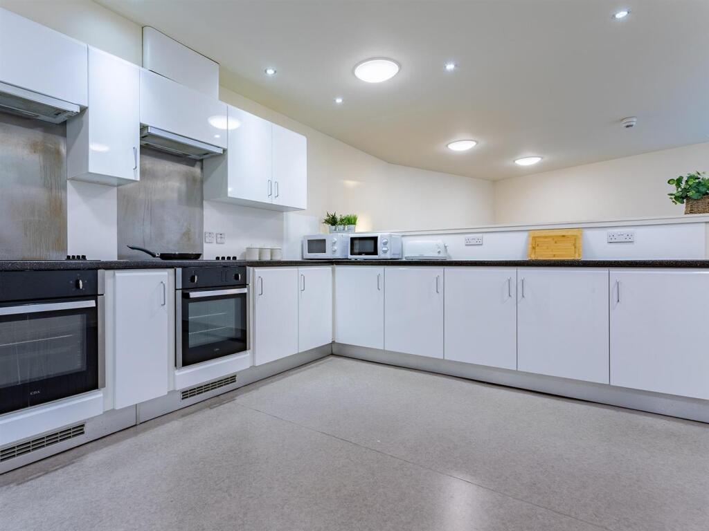 Additional image 15 of Aberdeen | Student | September | AB25