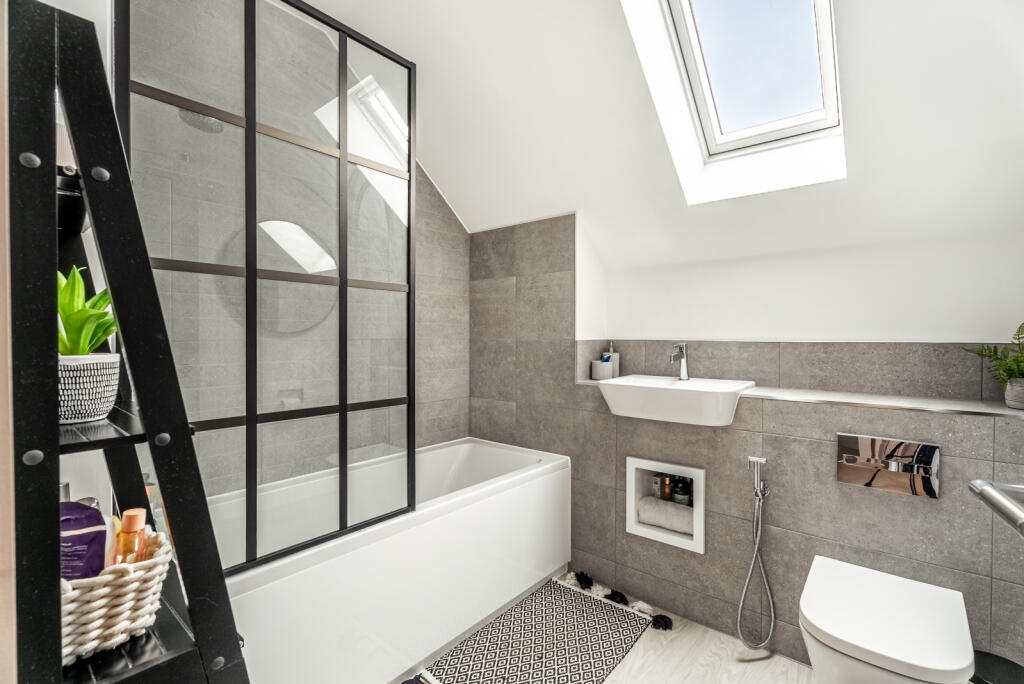 Additional image 21 of Lawrence Close, Smallford, St. Albans, Hertfordshire, AL4