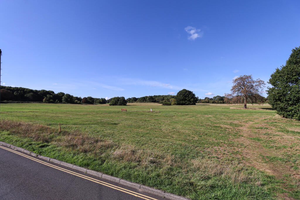 Additional image 11 of Bowling Close, Harpenden, AL5