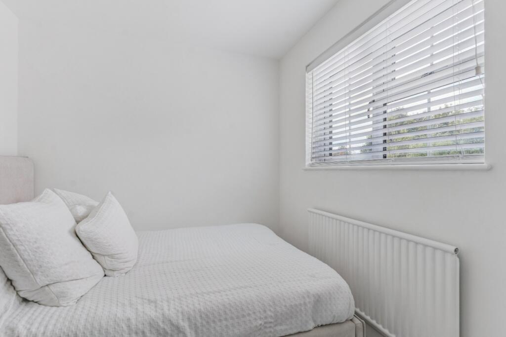 Additional image 18 of Knightsfield, Welwyn Garden City, Hertfordshire, AL8 7JE