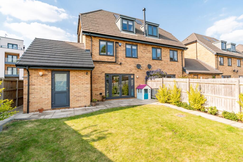 Additional image 26 of Queens Avenue, Welwyn Garden City, Hertfordshire, AL7