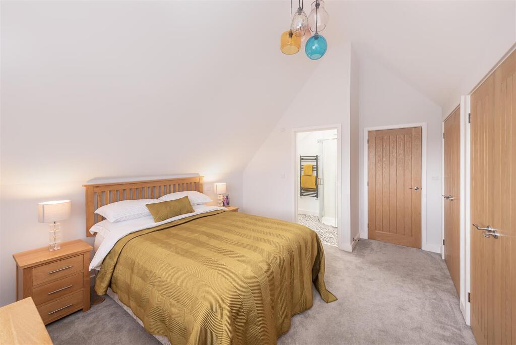 Additional image 9 of Long Buftler, Harpenden