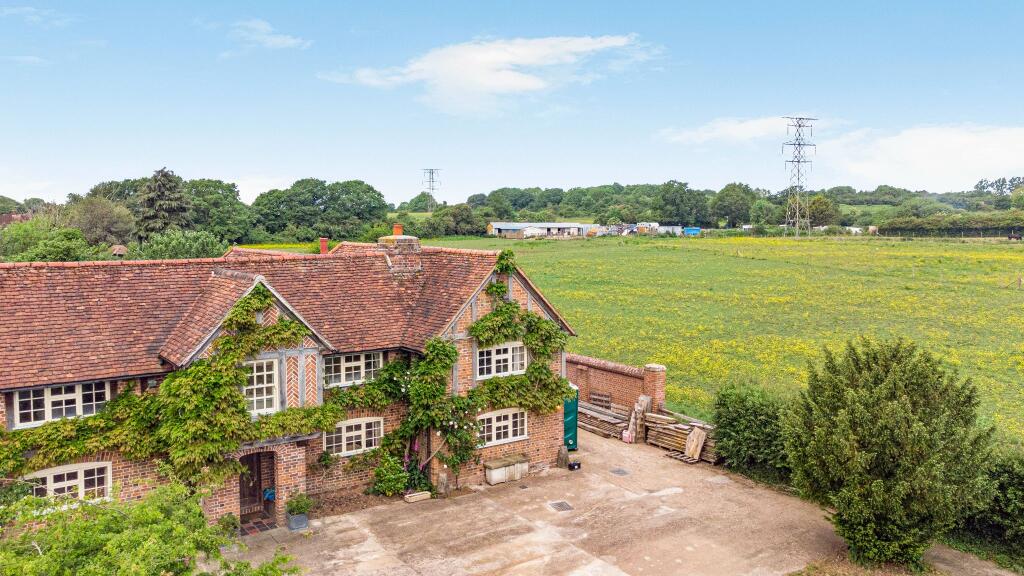 Additional image 30 of The Old Cottage, Pooleys Lane, Welham Green, AL9